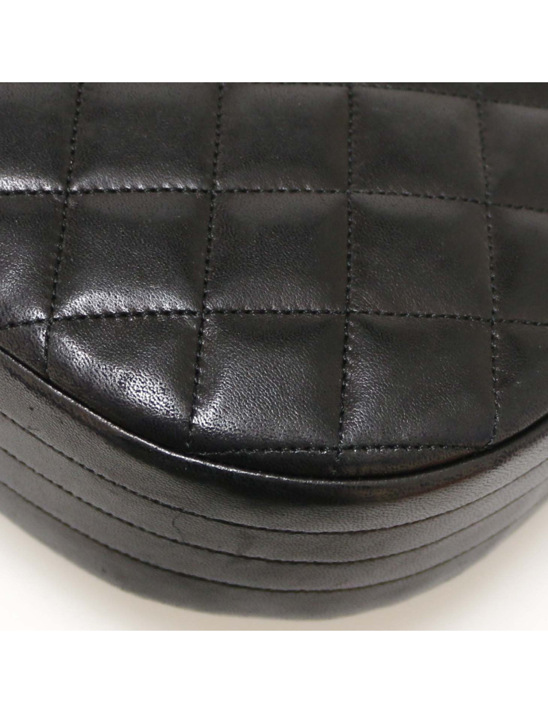 Sac CHANEL demi lune CC