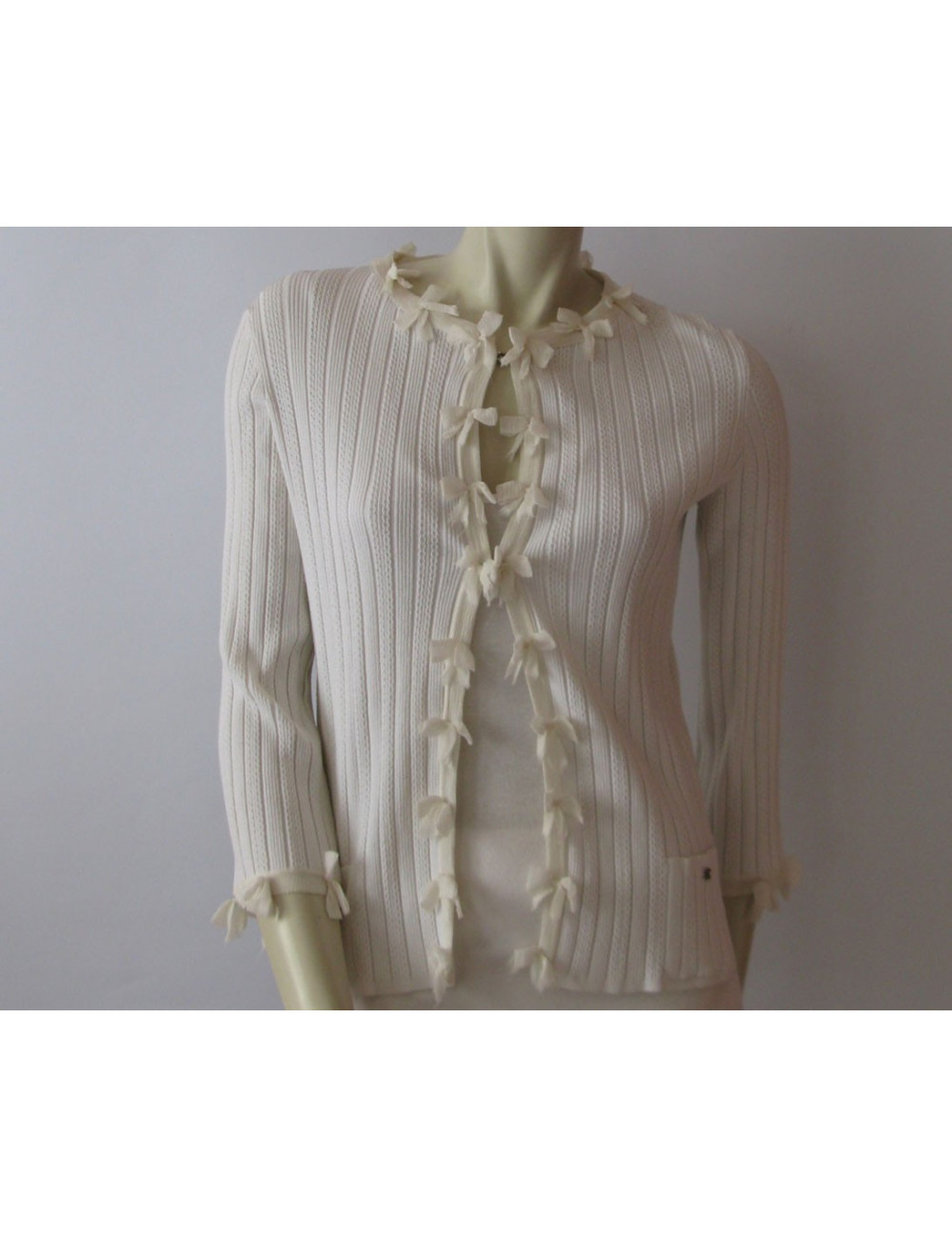 gilet CHANEL écru et nœuds  t42