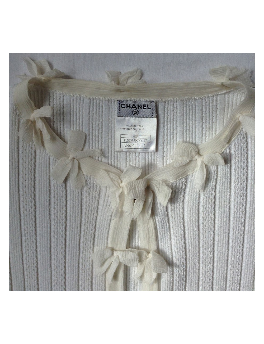 gilet CHANEL écru et nœuds  t42