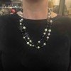 Sautoir CHANEL perles nacrées noires