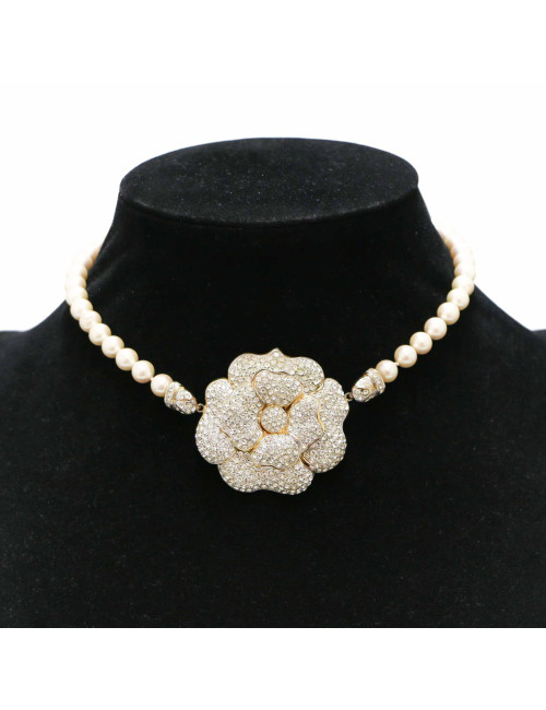 Collier camélia strass perles nacrées