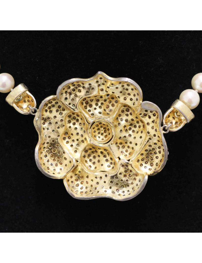 Collier camélia strass perles nacrées