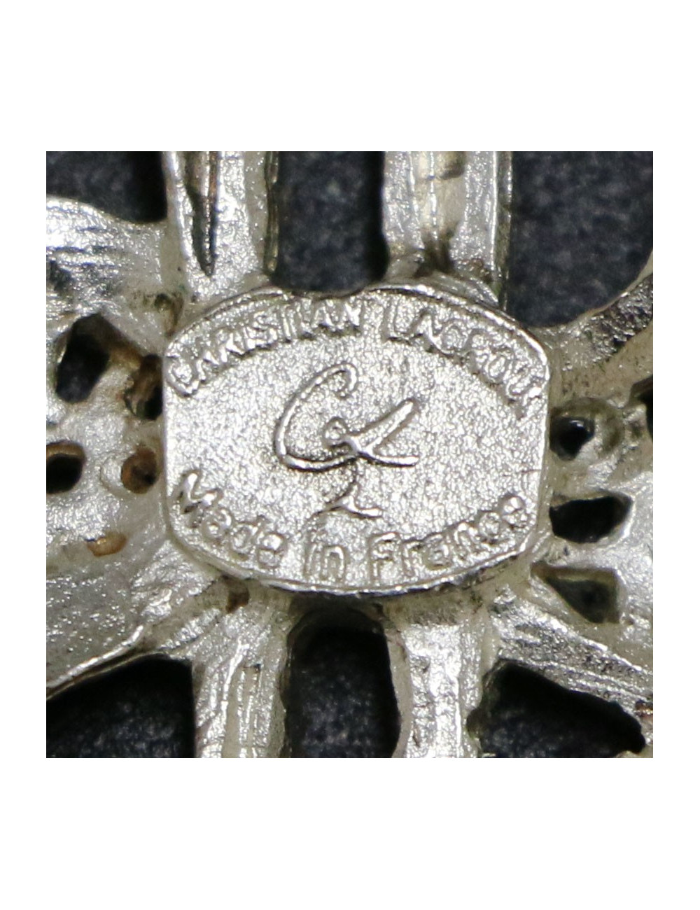 Broche croix CHRISTIAN LACROIX 