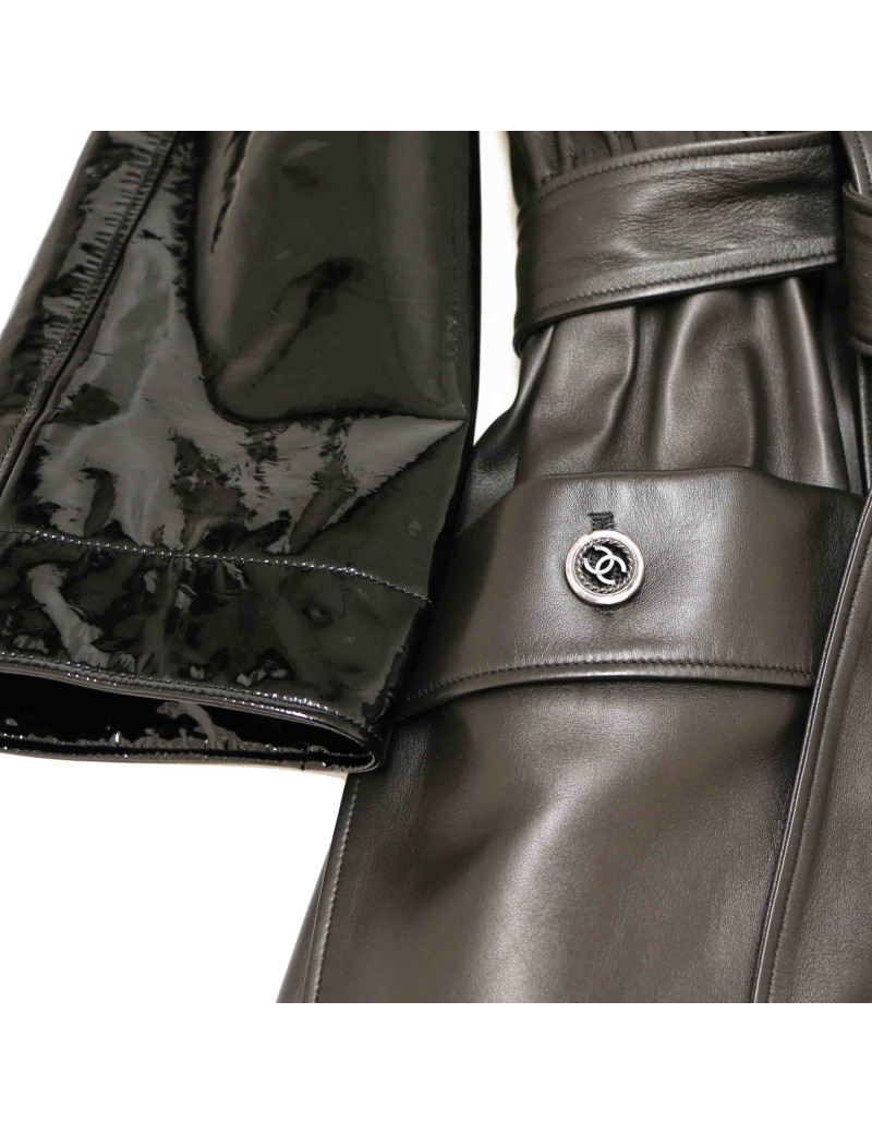 Trench T 42 CHANEL cuir verni et cuir noir