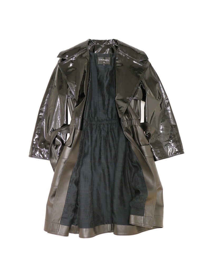 Trench T 42 CHANEL cuir verni et cuir noir