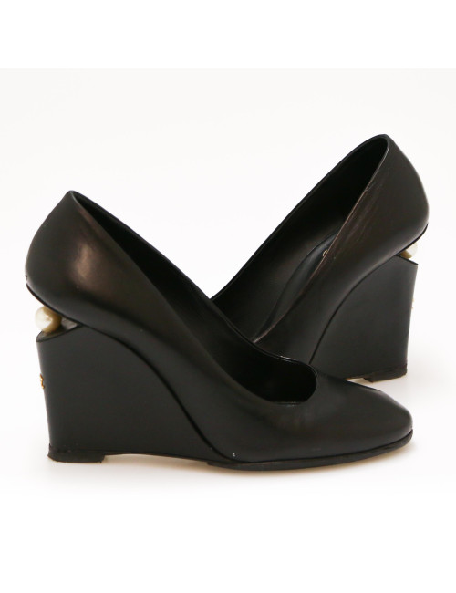 Escarpins T 38,5 CHANEL noirs