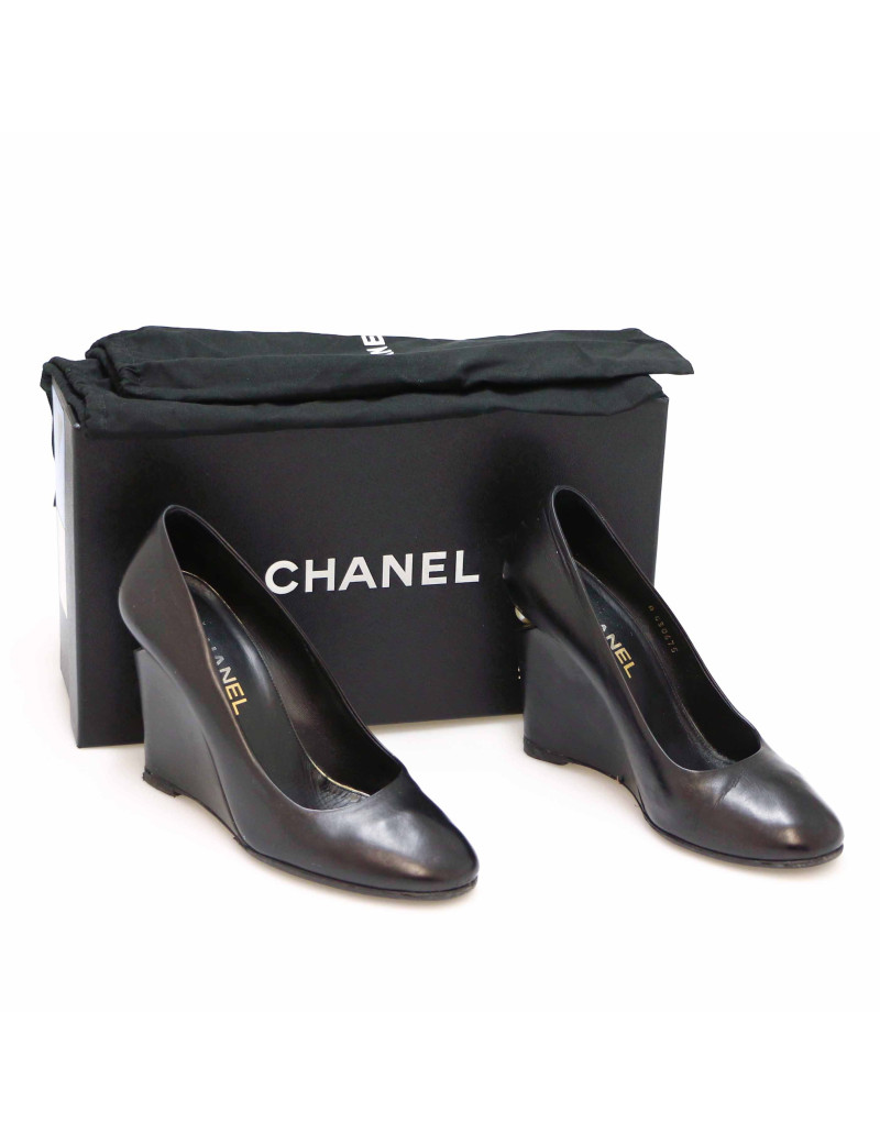 Escarpins T 38,5 CHANEL noirs
