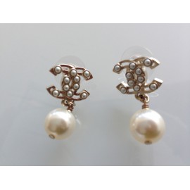Nail ears CC CHANEL pearls and Pearly Pearl