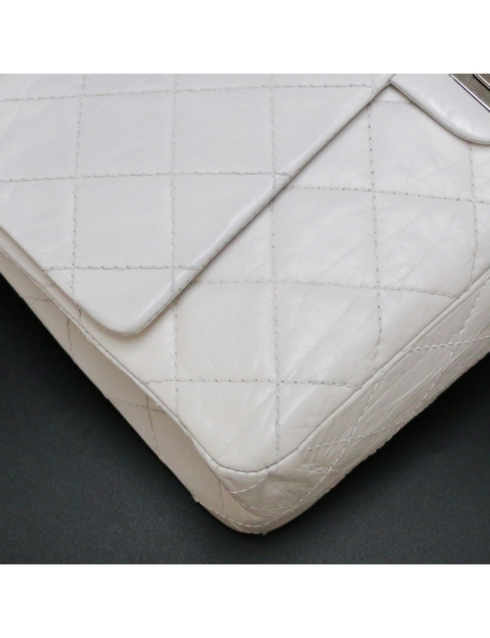 CHANEL white crumpled leather Jumbo bag