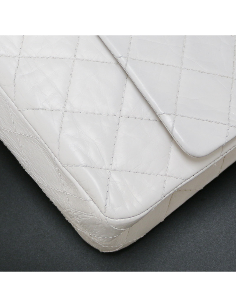 CHANEL white crumpled leather Jumbo bag