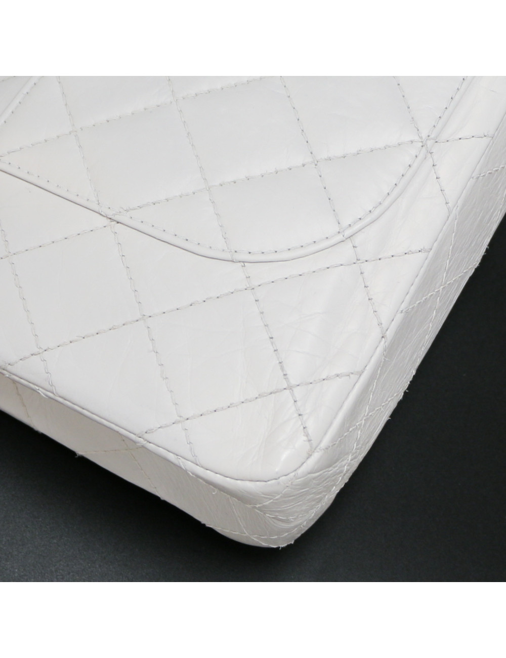 CHANEL white crumpled leather Jumbo bag