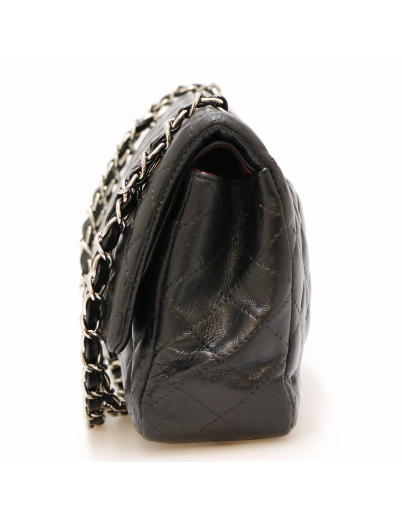 Timeless CHANEL matelassé noir