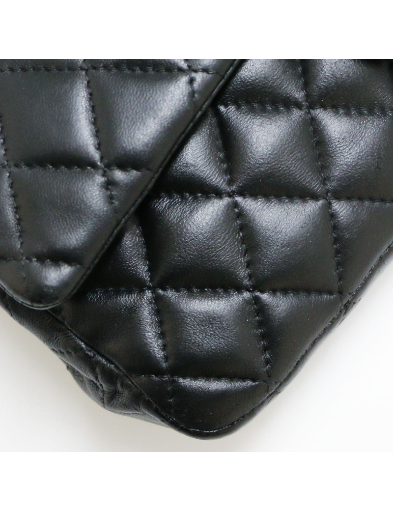 Timeless CHANEL matelassé noir