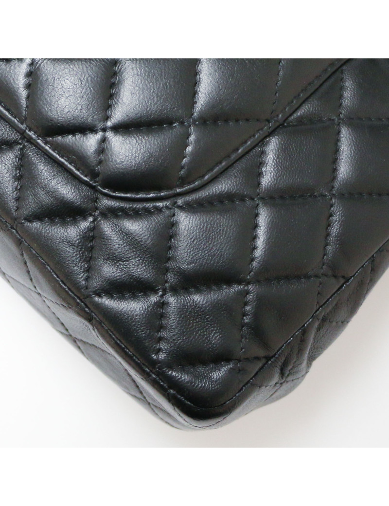 Timeless CHANEL matelassé noir
