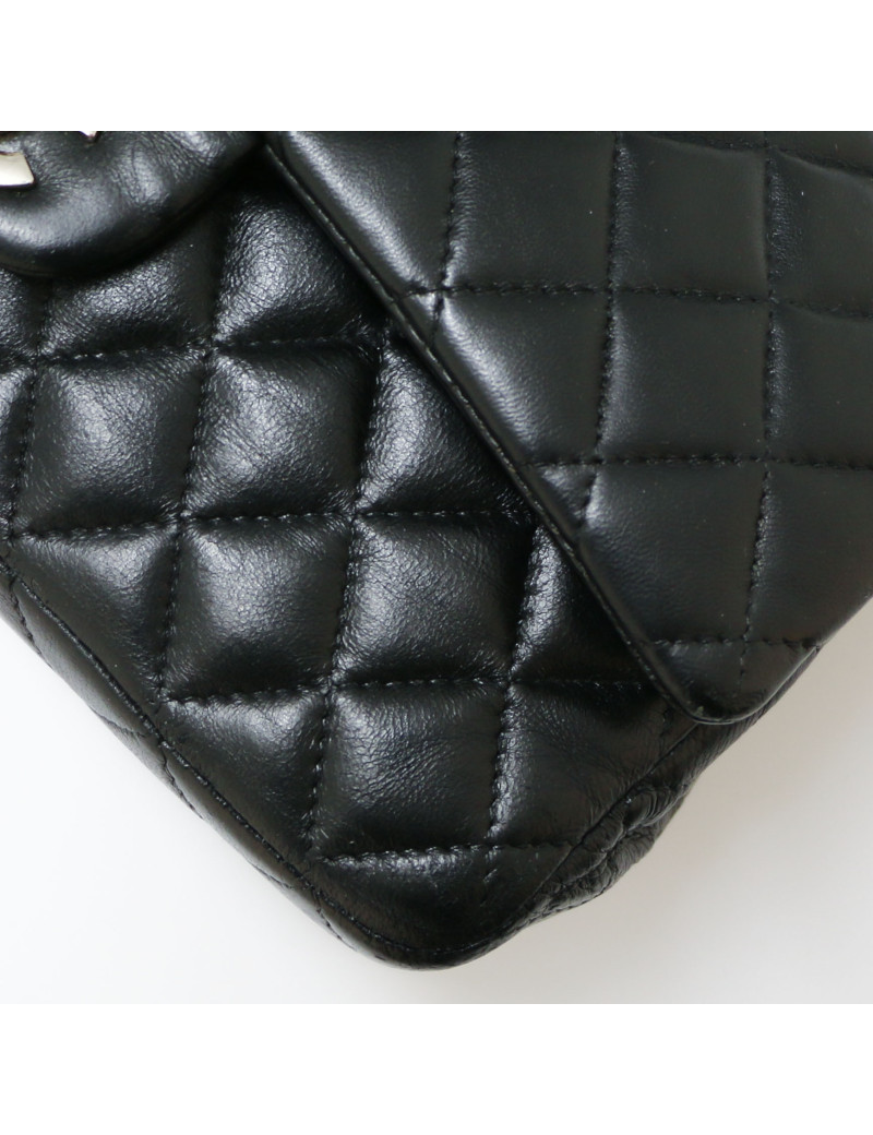 Timeless CHANEL matelassé noir