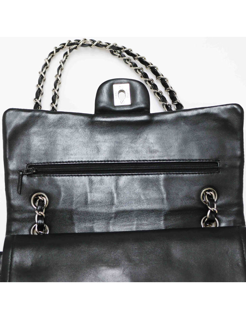 Timeless CHANEL matelassé noir