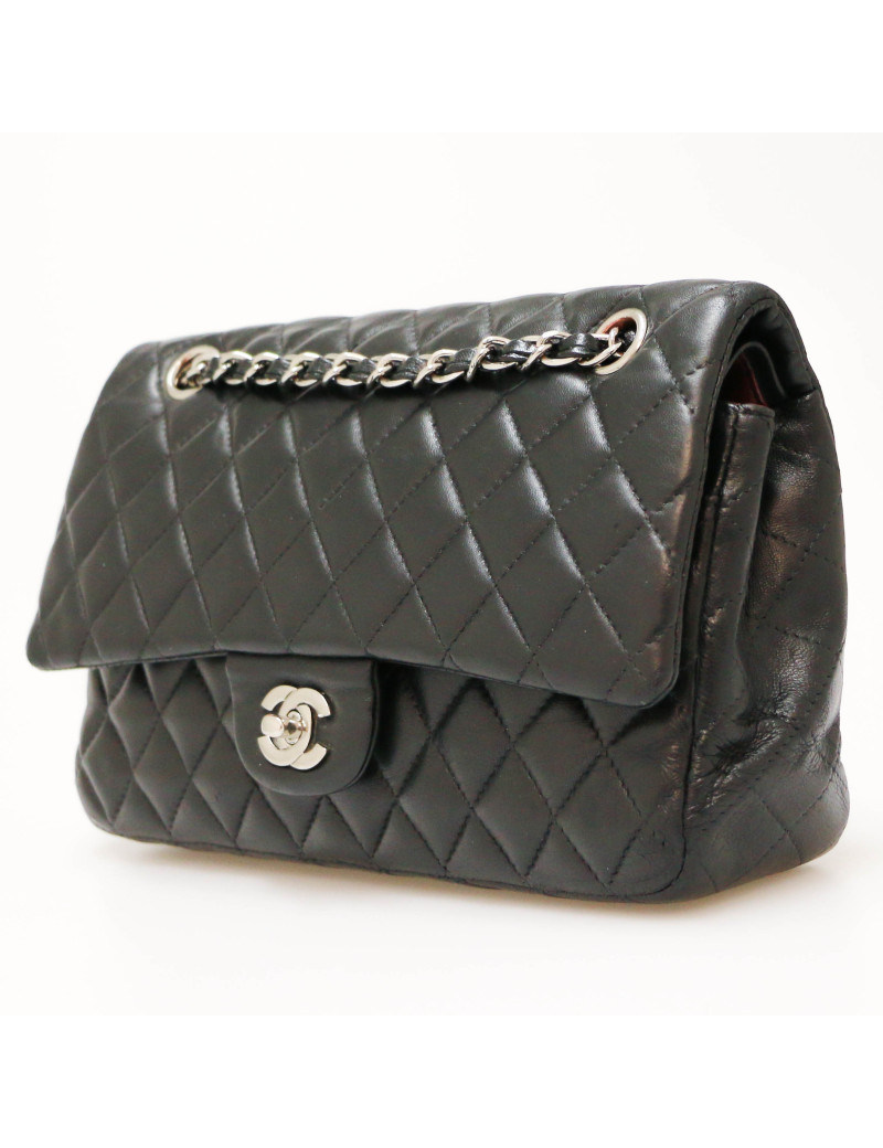 Timeless CHANEL matelassé noir