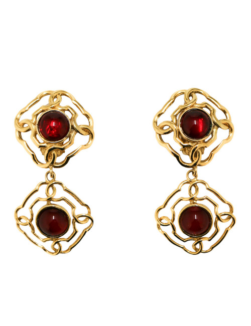 Clips CHANEL dorés et pâte de verre rubis
