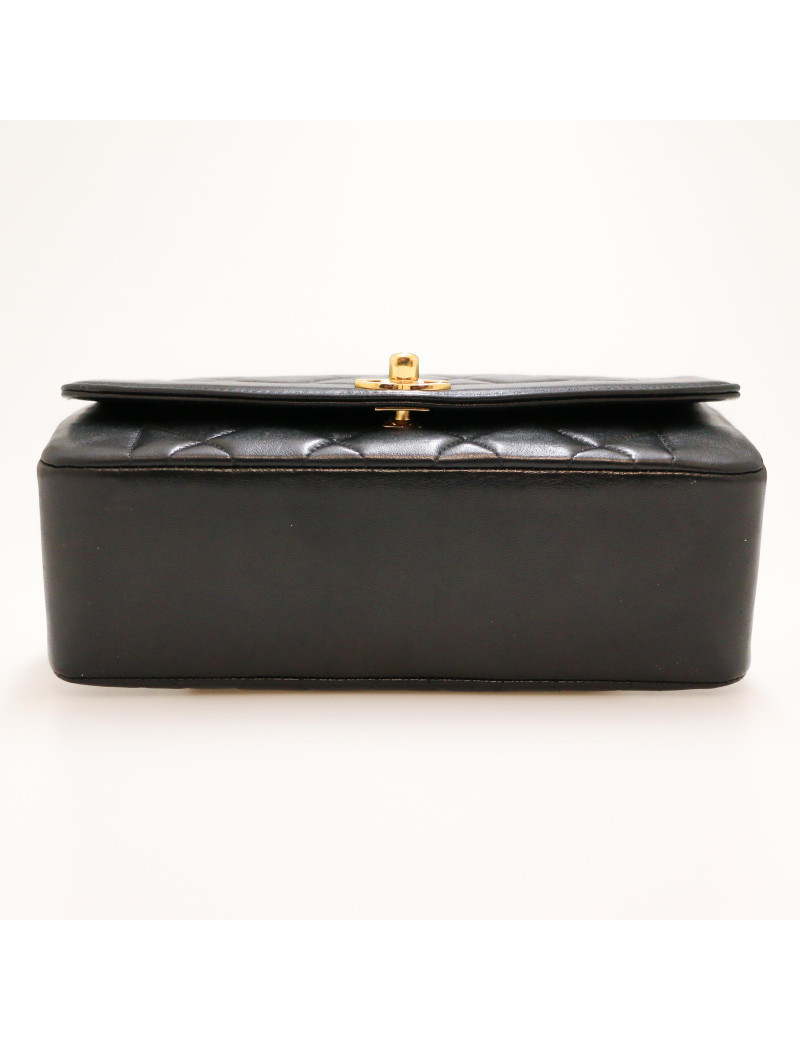 Petit CHANEL Diana vintage