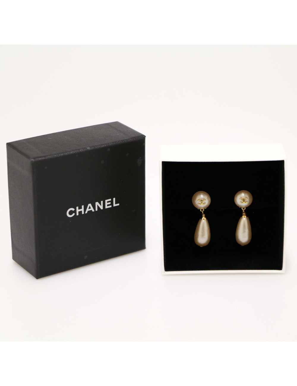 Clips pendants CHANEL nacre