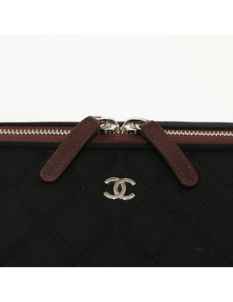 Pochette CHANEL toile matelassée noire