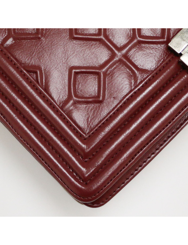 Sac Boy CHANEL embossé bordeaux