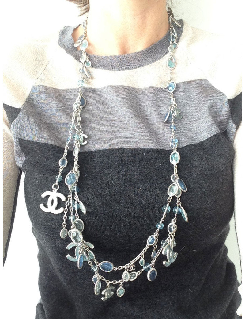 Ceinture sautoir CHANEL en pâte de verre bleu dégradé