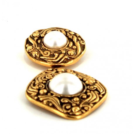 PIN CHANEL metal gold fine gold and pearls
