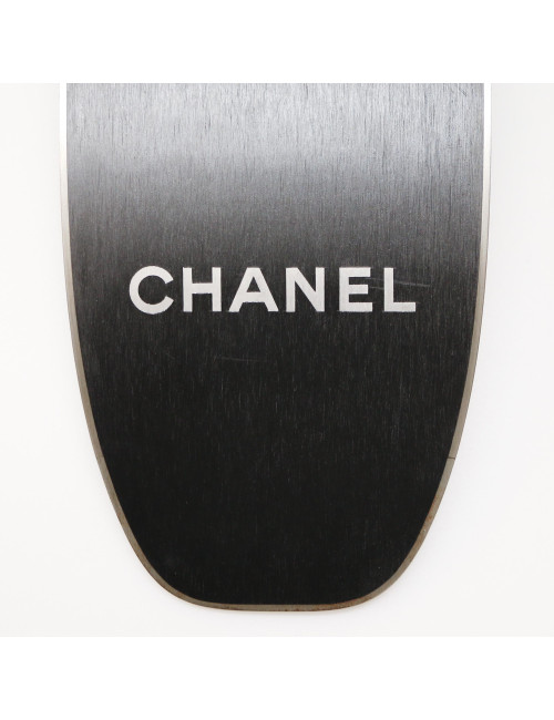 Paire de skis CHANEL façon tweed