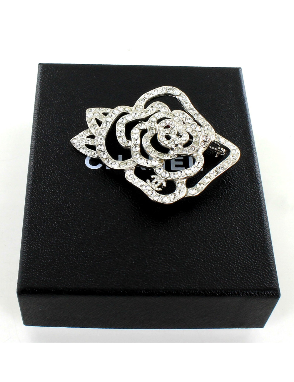 Broche camélia CHANEL