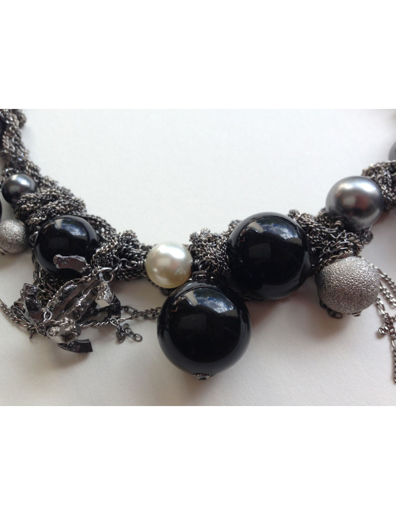 Collier CHANEL chaines ruthénium, perles et CC