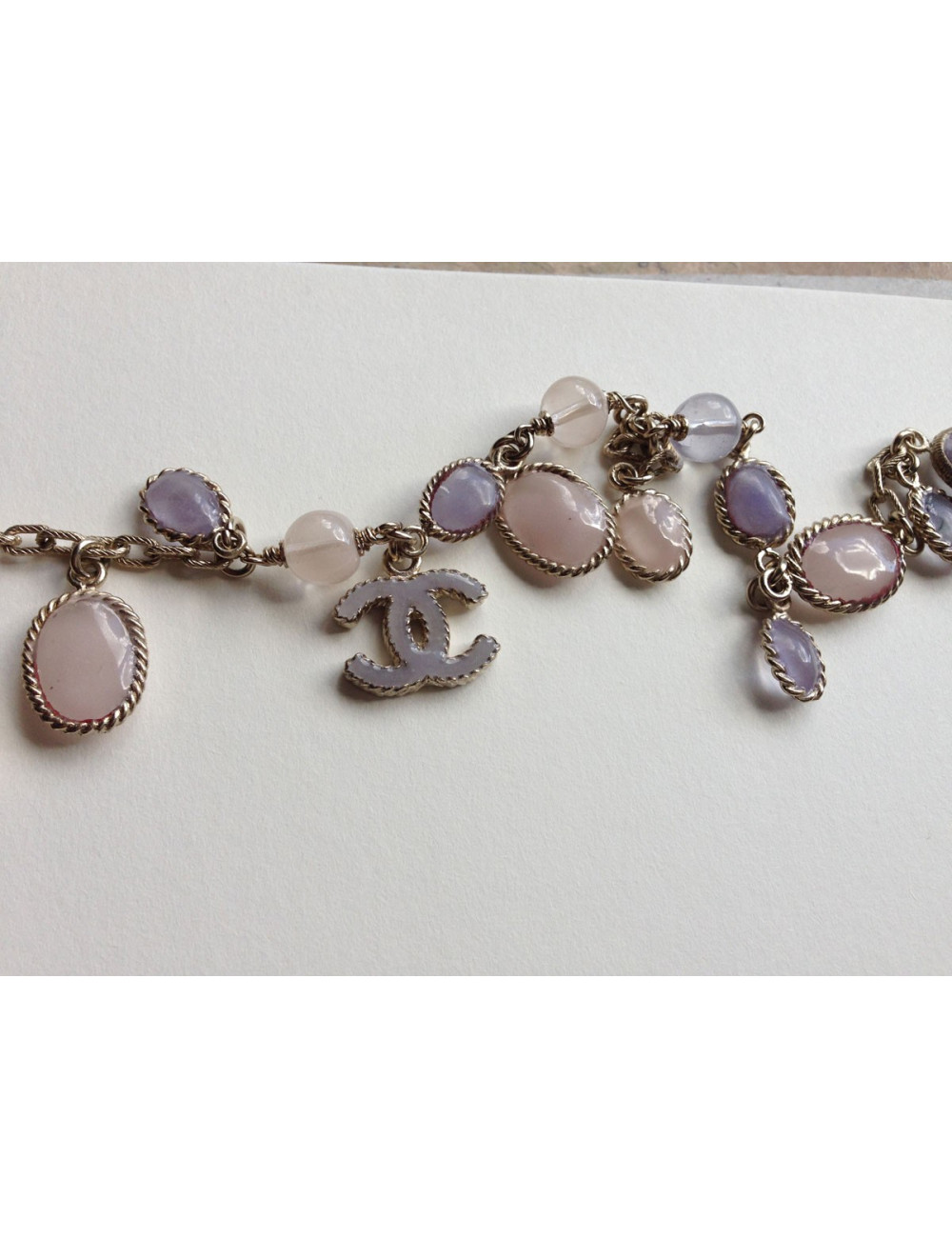 Ceinture sautoir CHANEL en pâte de verre parme et rose dégradé