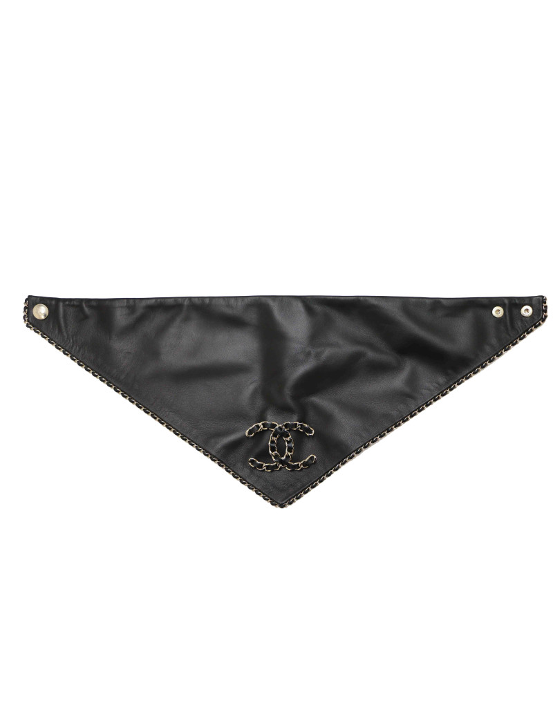 Bandana CHANEL cuir noir broche amovible