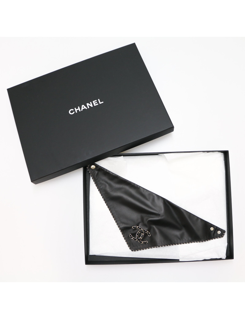 Bandana CHANEL cuir noir broche amovible