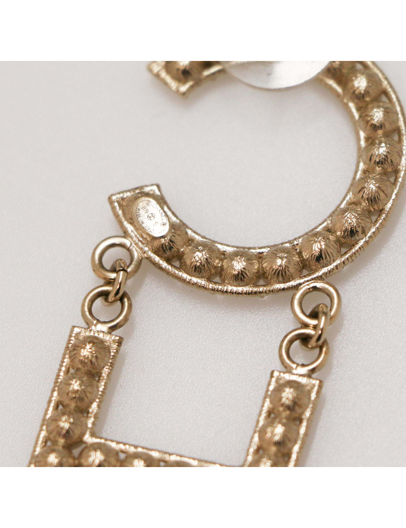 Clous pendants CHANEL C H A N E L