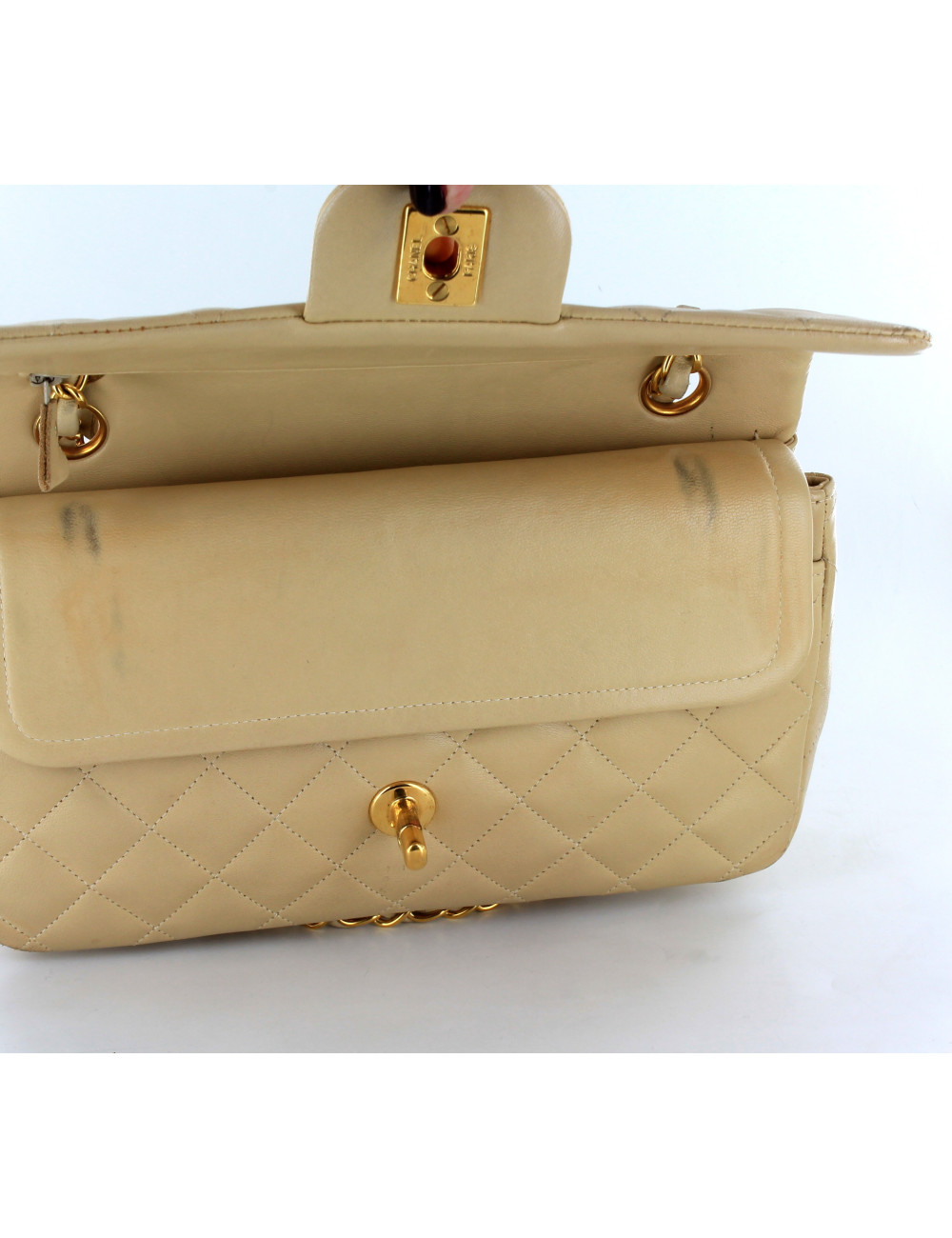 timeless CHANEL en cuir de veau lisse gold