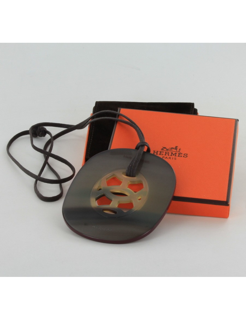 collier HERMES en corne et laque