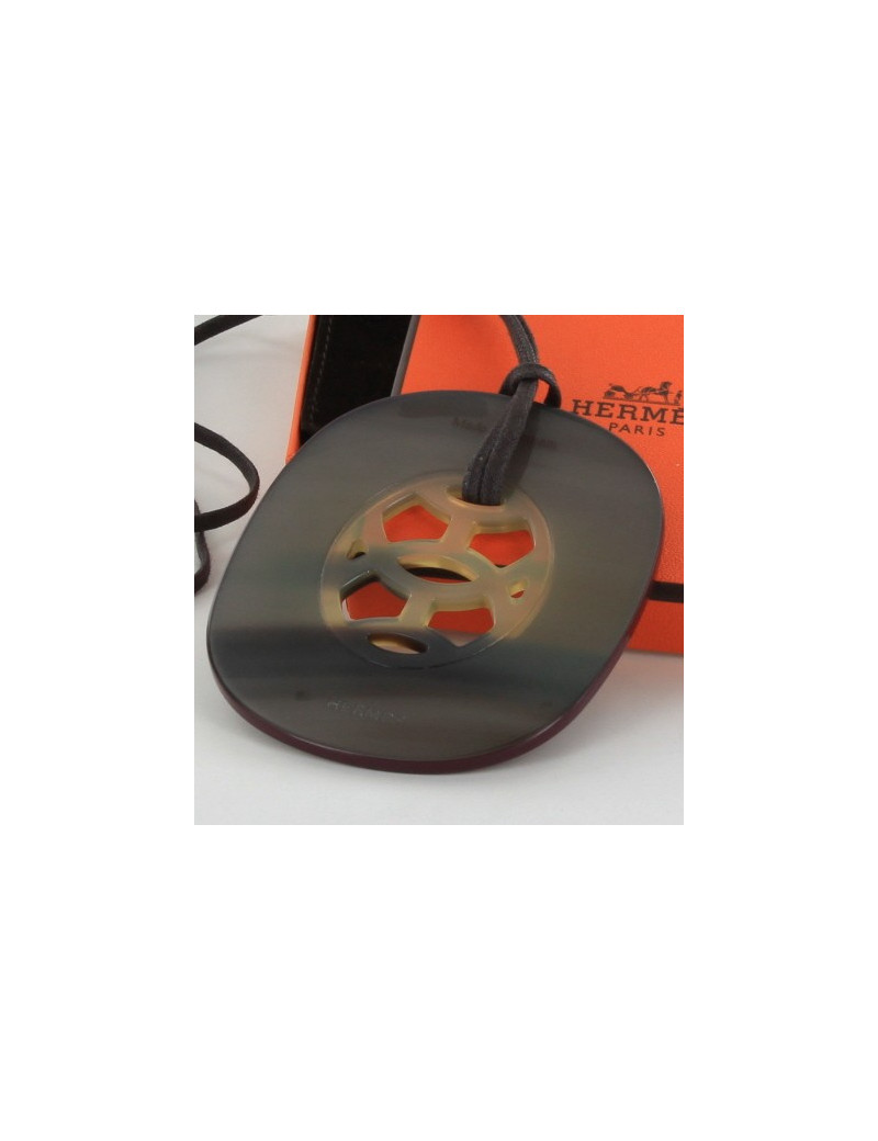 collier HERMES en corne et laque
