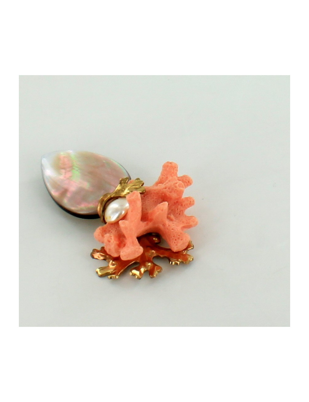 broche FABRICE en corail et nacre