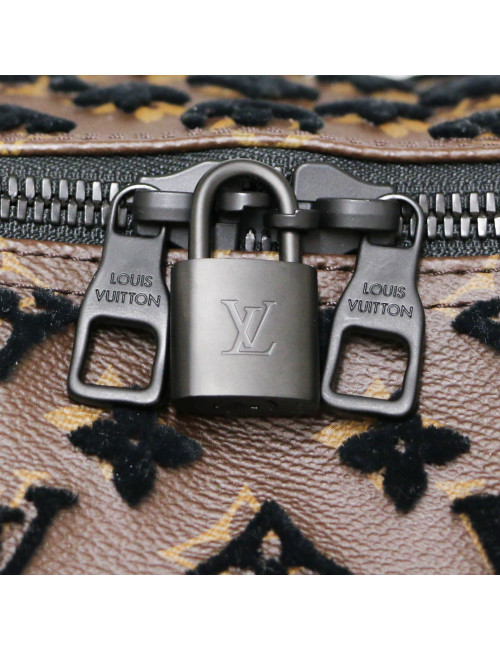 Keepall 50 LOUIS VUITTON Triangle Monogram