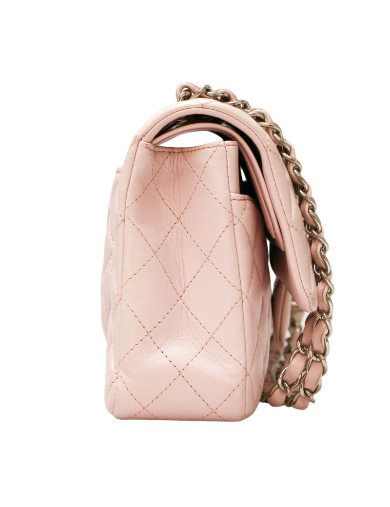 Timeless CHANEL cuir d'agneau rose pâle