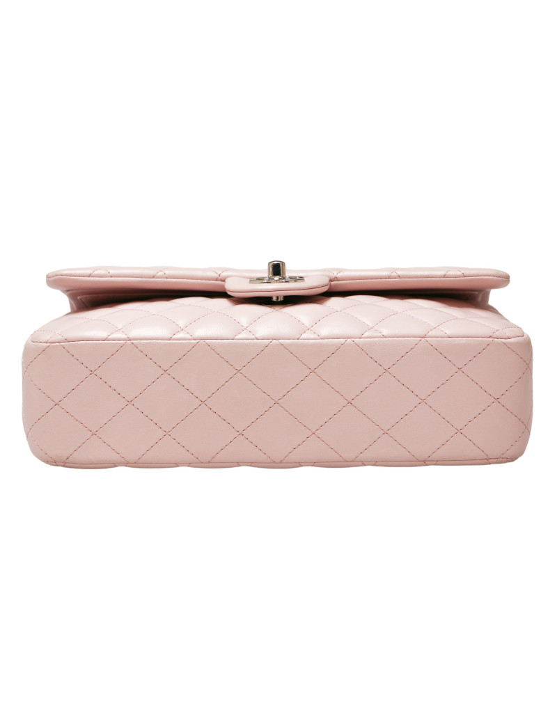 Timeless CHANEL cuir d'agneau rose pâle