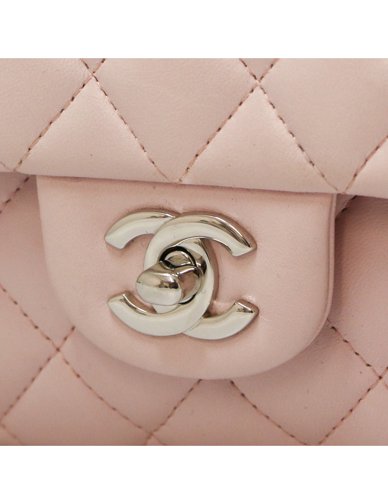 Timeless CHANEL cuir d'agneau rose pâle