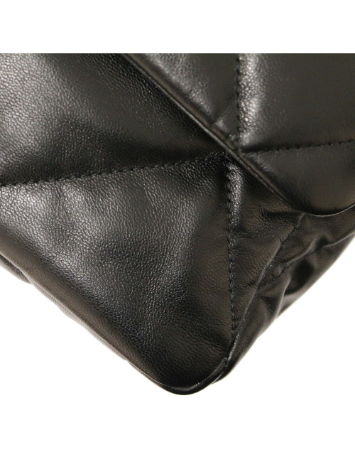 Le 19 CHANEL cuir noir 