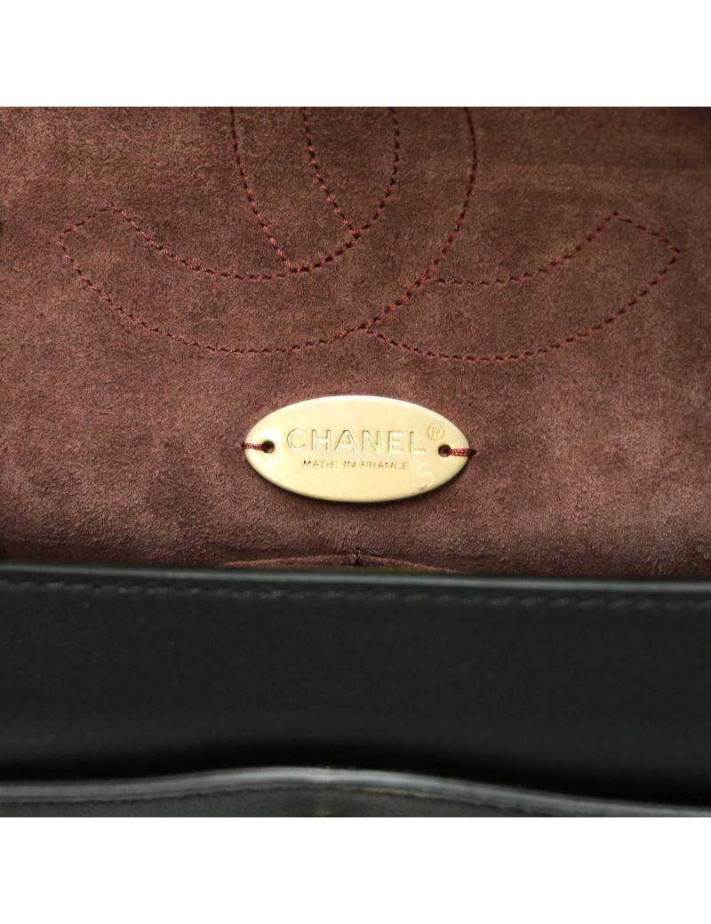 CHANEL black bag with burgundy trimming