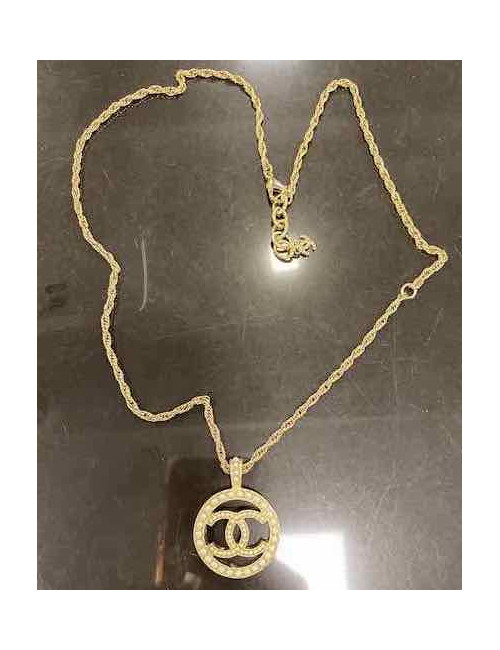Collier CHANEL pendentif CC perles nacrées