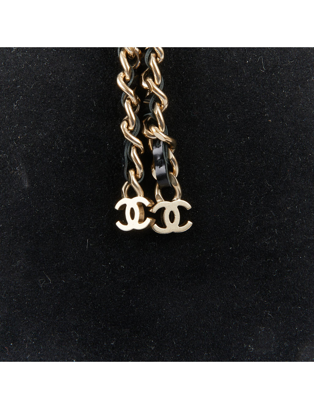 Collier CHANEL chaine entrelacée de cuir noir