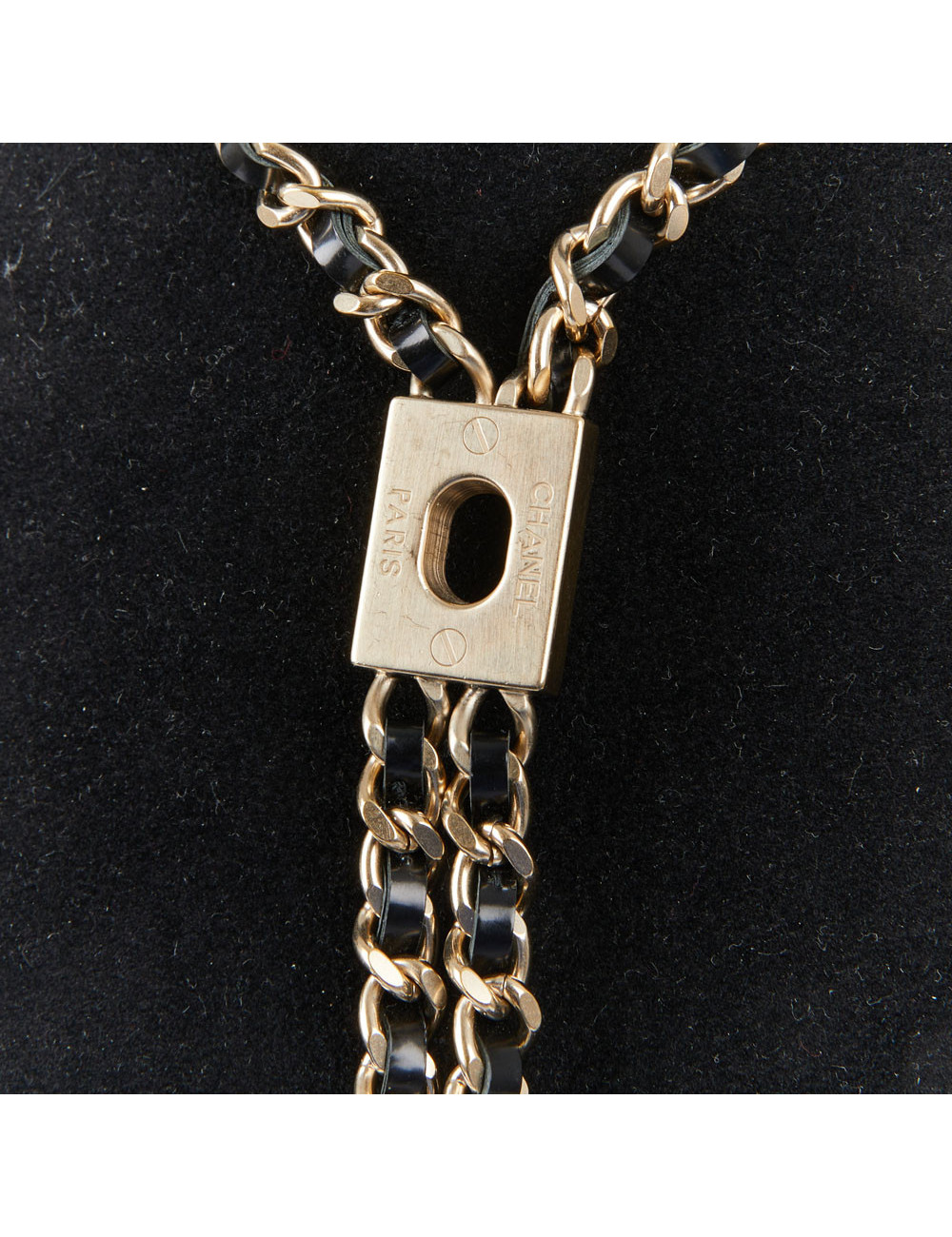 Collier CHANEL chaine entrelacée de cuir noir