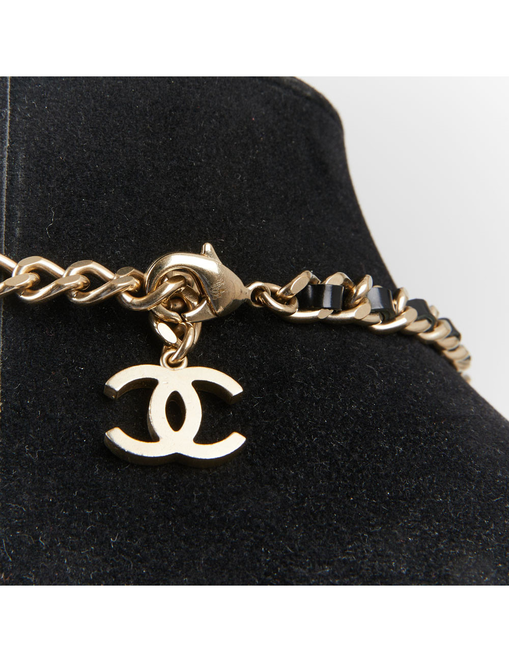 Collier CHANEL chaine entrelacée de cuir noir