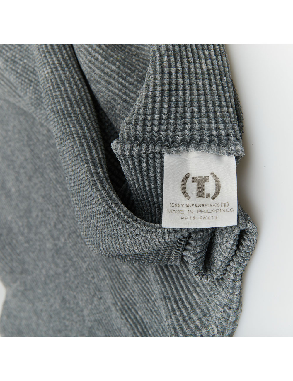 Haut ISSEY MIHAKE gris